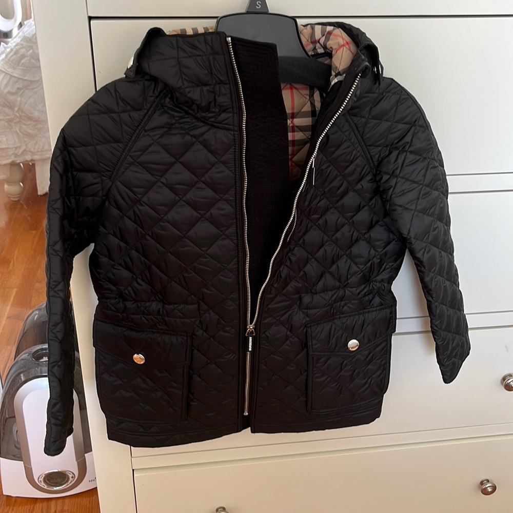 New Burberry kids jacket . Size 8,128cm 👦🏻 boy.